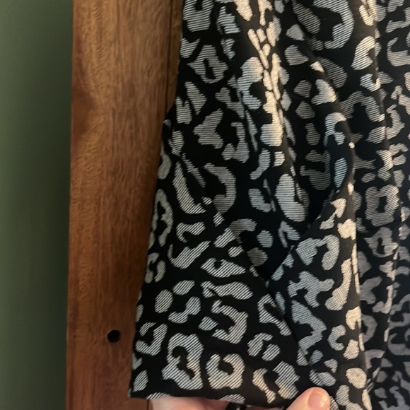 Banana Republic top- worn only once! - Picture 3 of 7